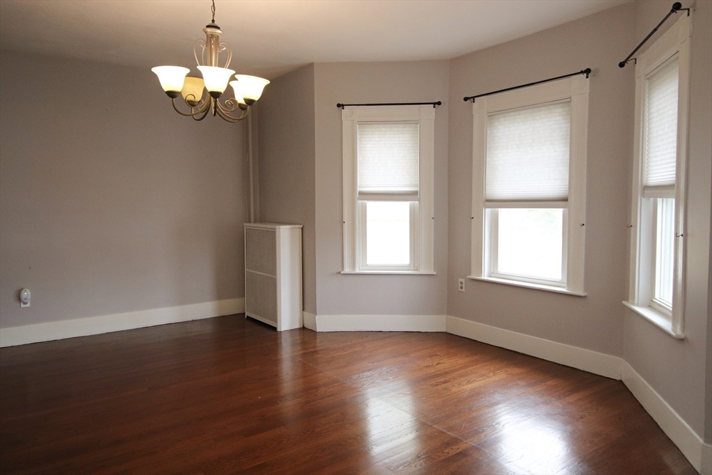 Saugus, Massachusetts 01906, United States, 3 Bedrooms Bedrooms, ,2 BathroomsBathrooms,Residential,Pending,114091