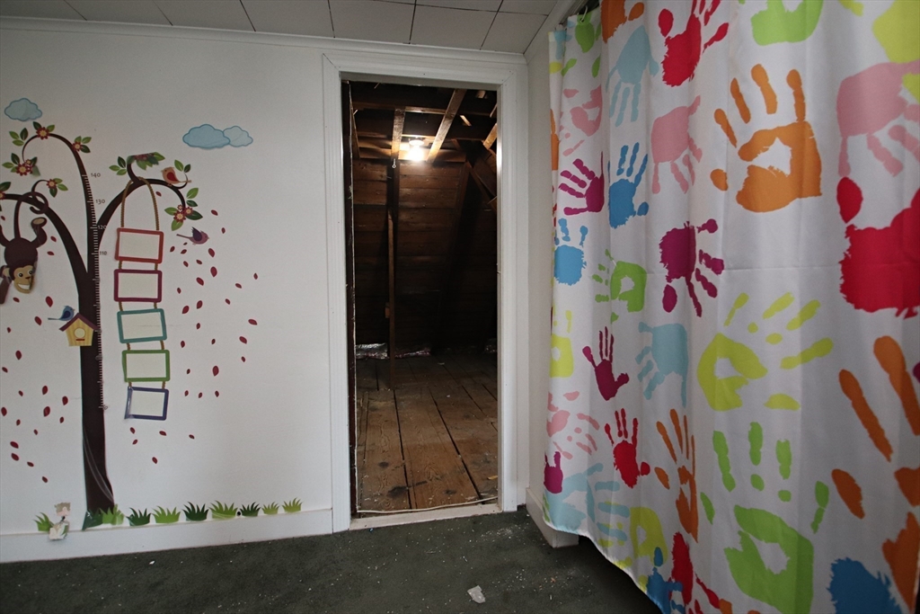 Saugus, Massachusetts 01906, United States, 3 Bedrooms Bedrooms, ,2 BathroomsBathrooms,Residential,Pending,114091