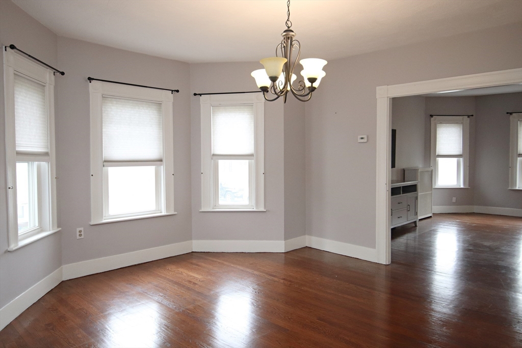 Saugus, Massachusetts 01906, United States, 3 Bedrooms Bedrooms, ,2 BathroomsBathrooms,Residential,Pending,114091