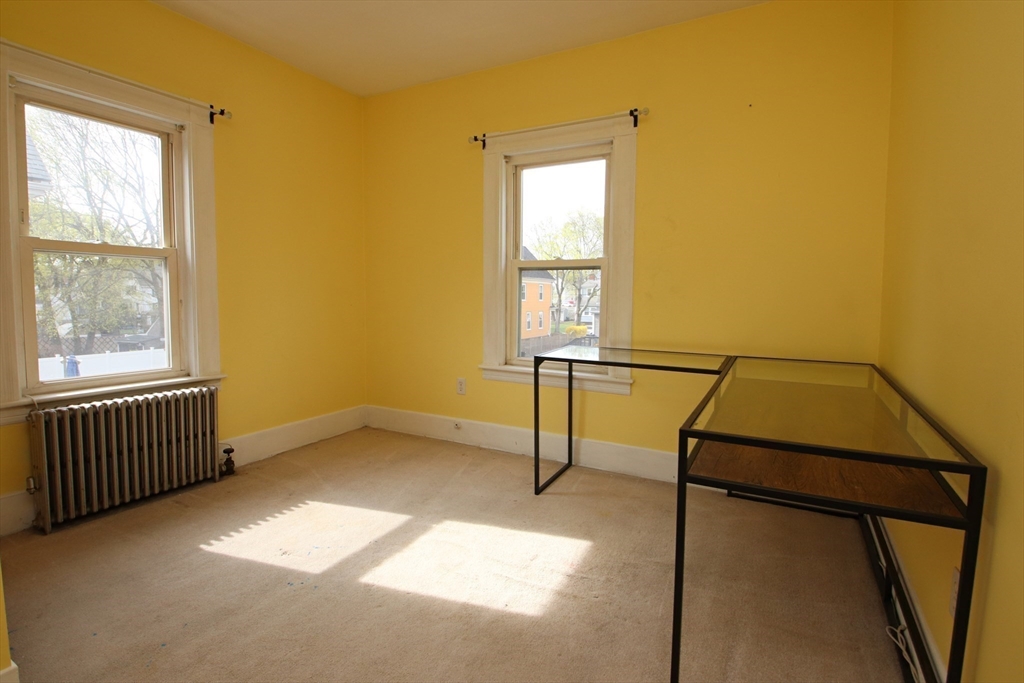 Saugus, Massachusetts 01906, United States, 3 Bedrooms Bedrooms, ,2 BathroomsBathrooms,Residential,Pending,114091