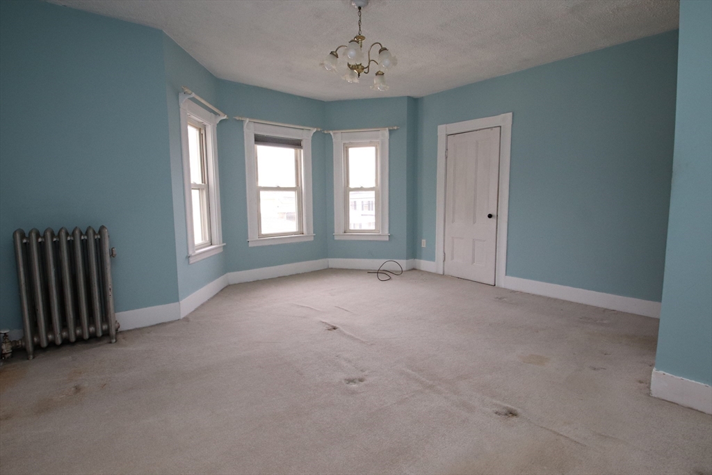 Saugus, Massachusetts 01906, United States, 3 Bedrooms Bedrooms, ,2 BathroomsBathrooms,Residential,Pending,114091