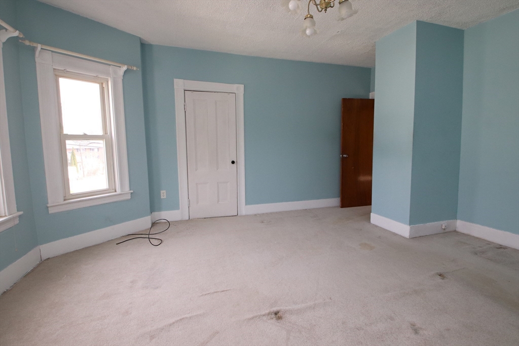 Saugus, Massachusetts 01906, United States, 3 Bedrooms Bedrooms, ,2 BathroomsBathrooms,Residential,Pending,114091