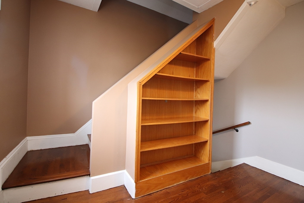 Saugus, Massachusetts 01906, United States, 3 Bedrooms Bedrooms, ,2 BathroomsBathrooms,Residential,Pending,114091