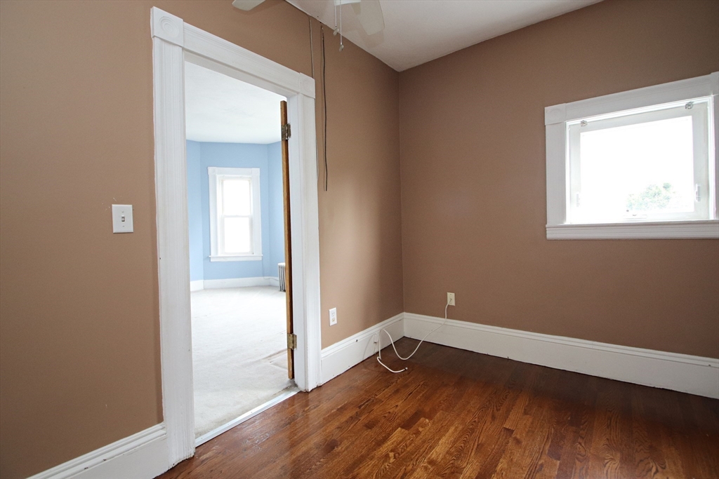 Saugus, Massachusetts 01906, United States, 3 Bedrooms Bedrooms, ,2 BathroomsBathrooms,Residential,Pending,114091