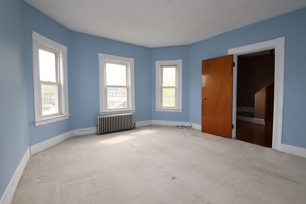 Saugus, Massachusetts 01906, United States, 3 Bedrooms Bedrooms, ,2 BathroomsBathrooms,Residential,Pending,114091