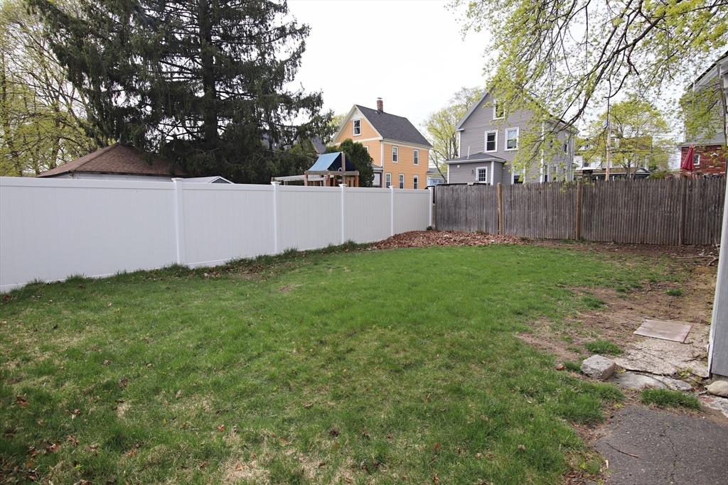 Saugus, Massachusetts 01906, United States, 3 Bedrooms Bedrooms, ,2 BathroomsBathrooms,Residential,Pending,114091