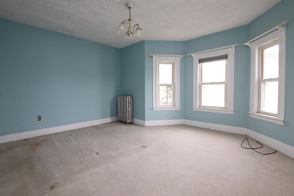 Saugus, Massachusetts 01906, United States, 3 Bedrooms Bedrooms, ,2 BathroomsBathrooms,Residential,Pending,114091