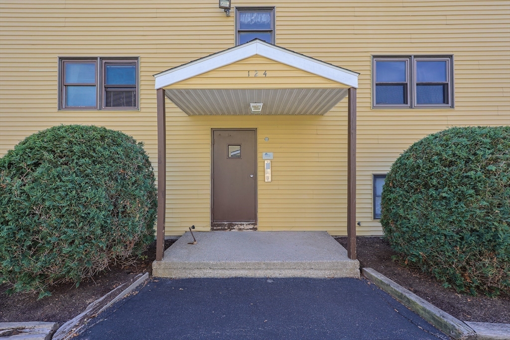 124 Charlton St F