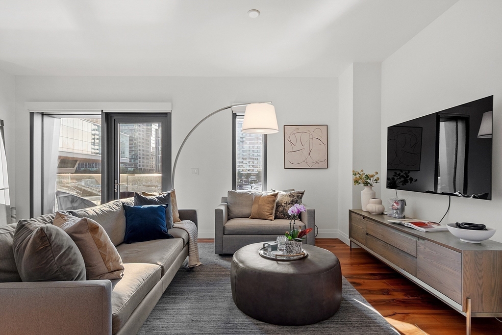 300 Pier 4 Blvd 3B