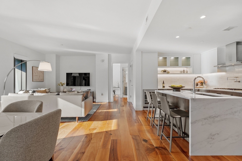 300 Pier 4 Blvd 3B
