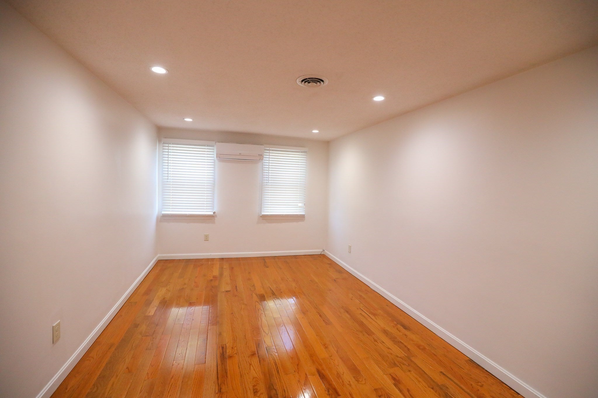 43 Duren Ave, Lowell, MA Photo #17