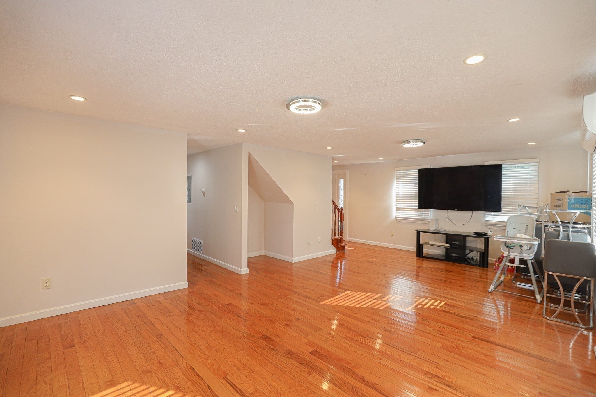 43 Duren Ave, Lowell, MA Photo #8