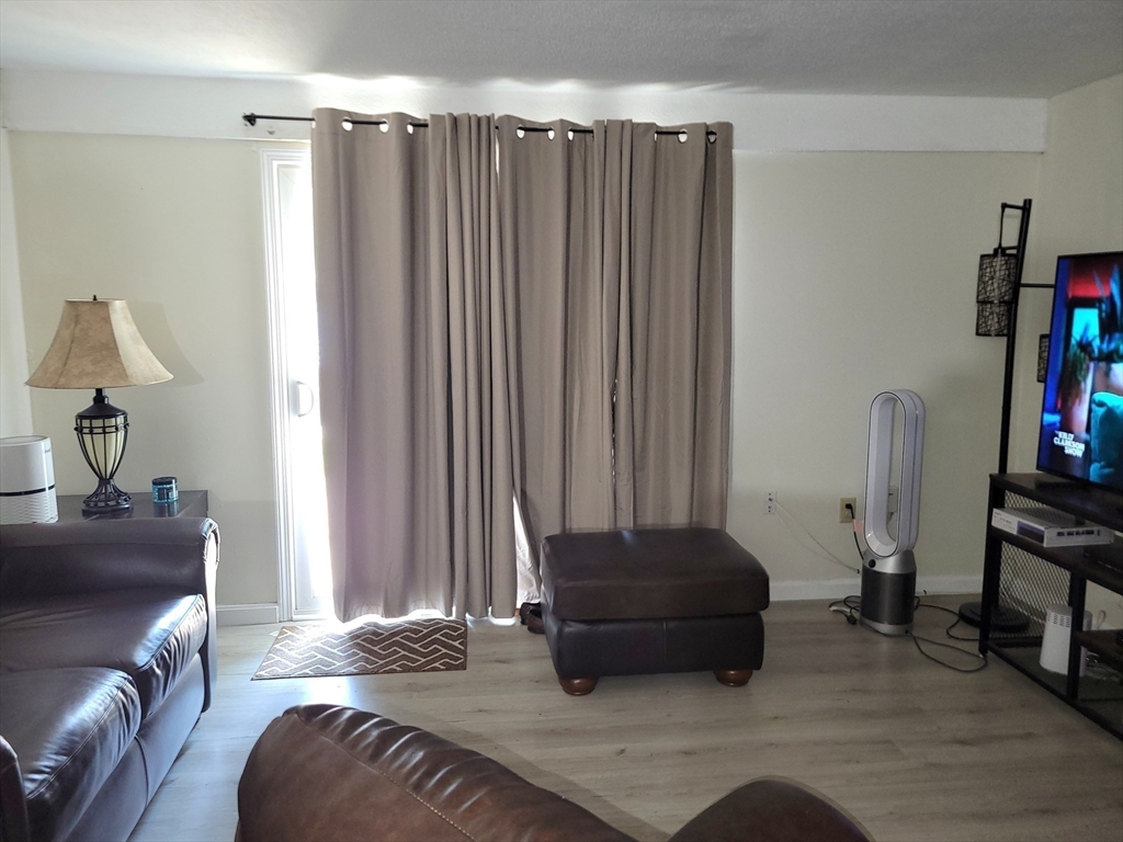 4 Post Oak Lane 15