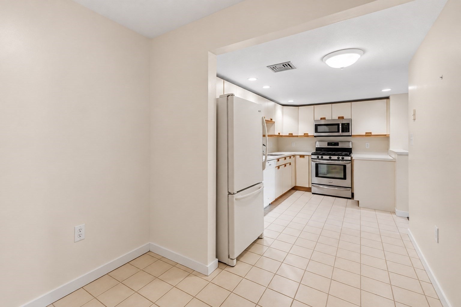 321 Place Ln #321, Woburn, MA Photo #13