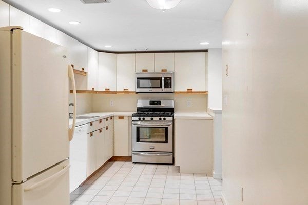 321 Place Ln #321, Woburn, MA Photo #15