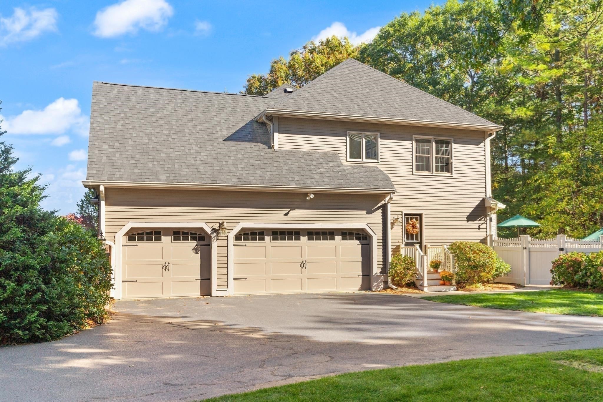 15 Comstock Dr