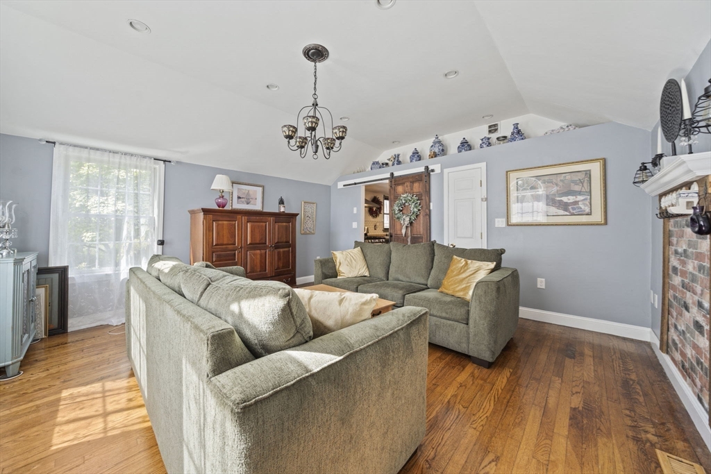 129 Greenvale Ave