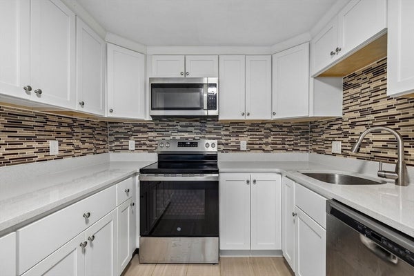 33 LODGEN CT APT 2D, MALDEN, MA 02148 - Image f8ae6406b01999724a48b48da9c82b5f/1319085123