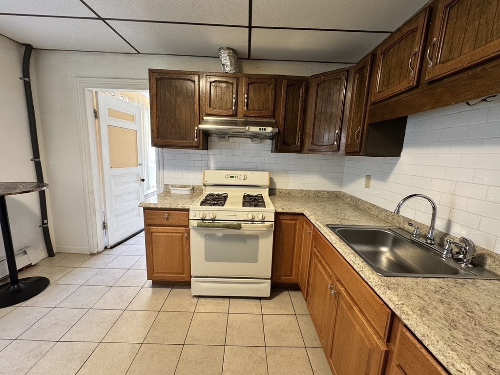 Photo of 156 Billiings St, Quincy, MA