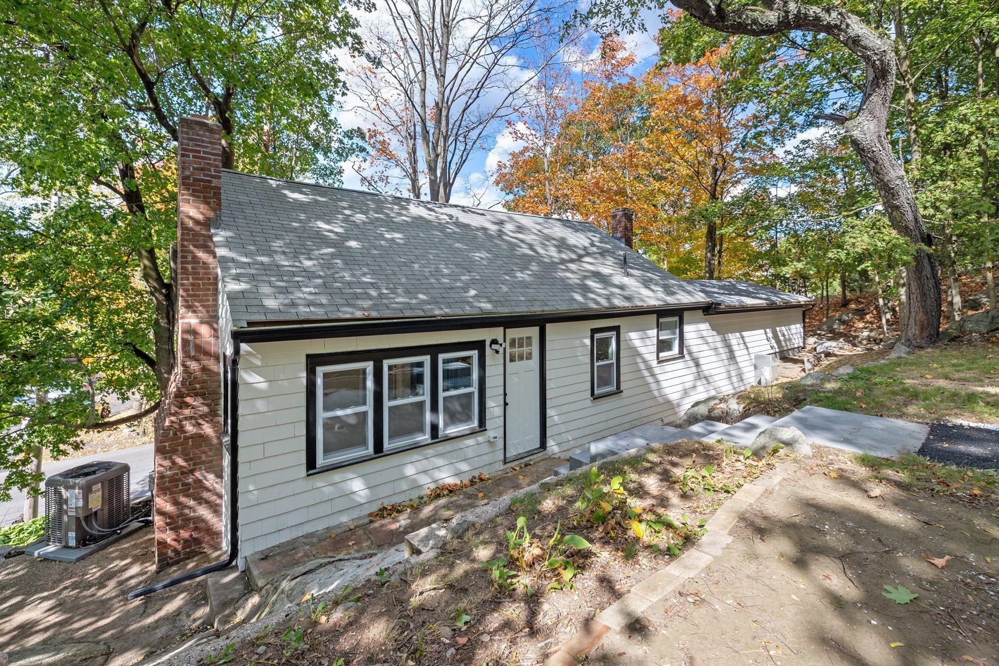 Photo of 9 Walden Pond Ave, Saugus, MA
