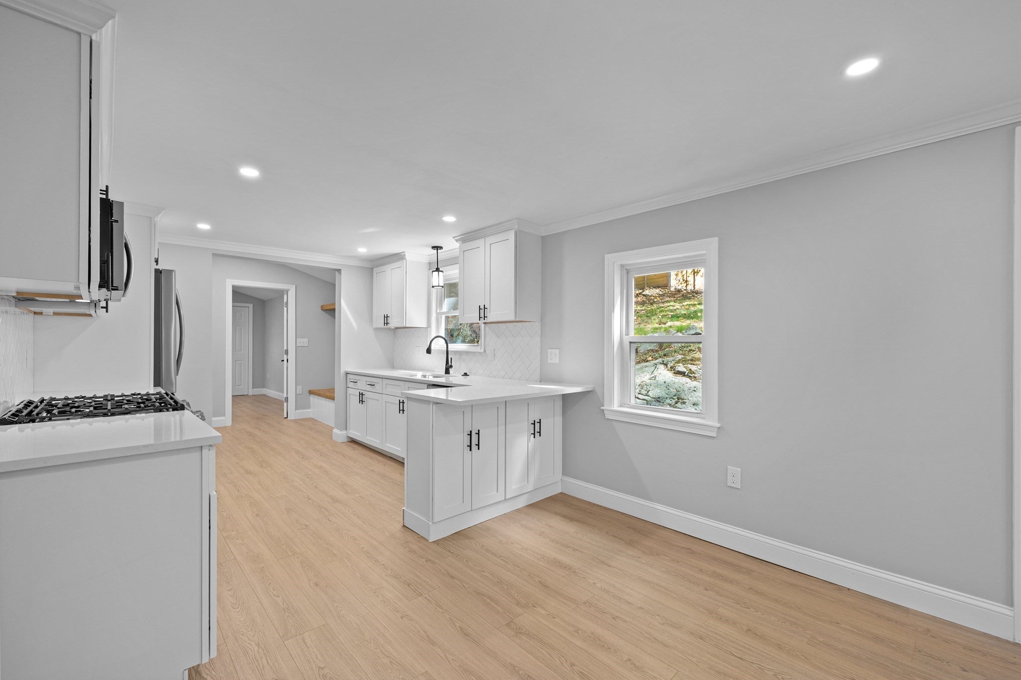 9 Walden Pond Ave, Saugus, MA, 9 Walden Pond Ave, Saugus, MA Photo #11