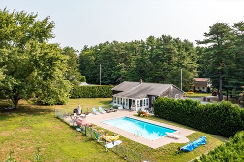 649 Middle Rd Acushnet MA 02743