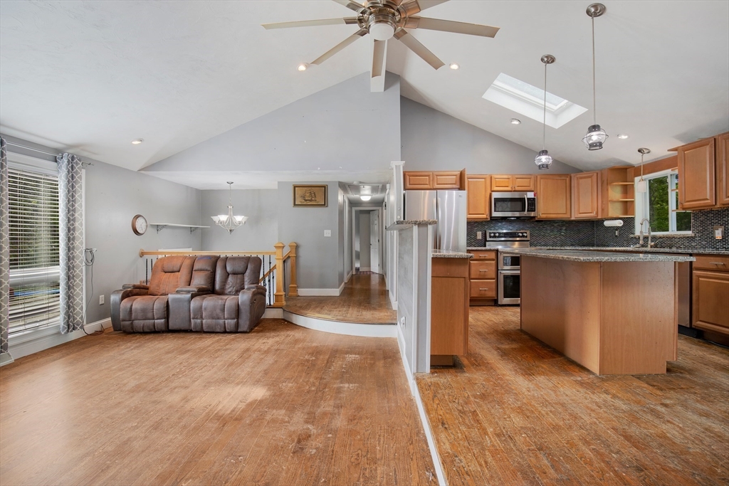 30 Fresh Pond Cir