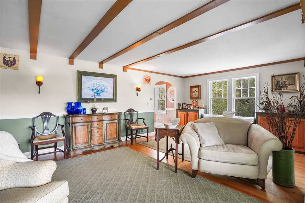 207 Topsfield Rd