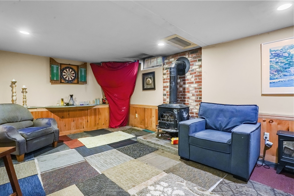 207 Topsfield Rd