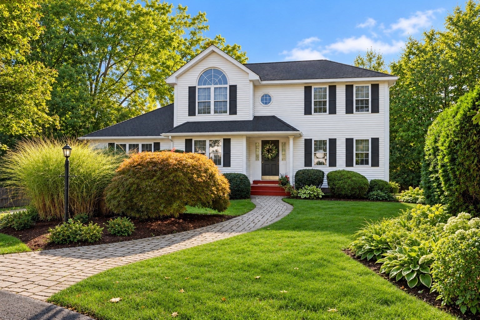 Photo of 2 Gwen Dr, Auburn, MA