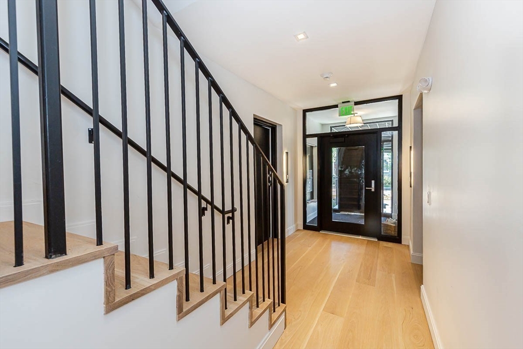 27 Dudley St