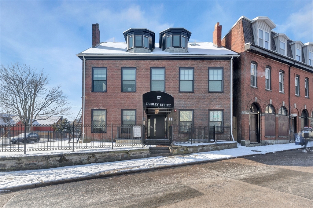 27 Dudley St