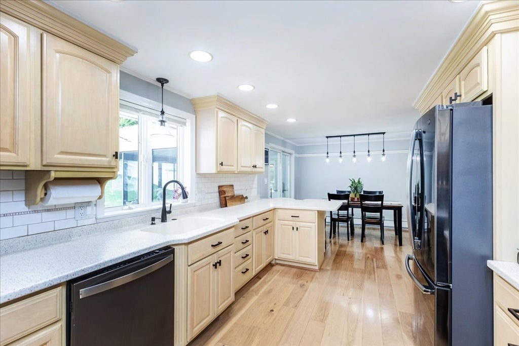 9 Massachusetts Ave, Danvers, MA, 9 Massachusetts Ave, Danvers, MA Photo #9