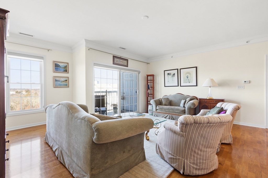 Natick, Massachusetts 01760, United States, 2 Bedrooms Bedrooms, ,2 BathroomsBathrooms,Residential,Pending,153165