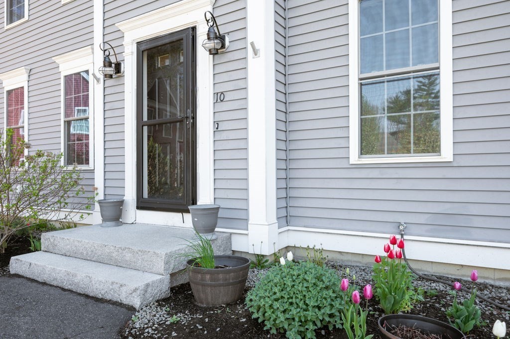 10 Caitlin Cir