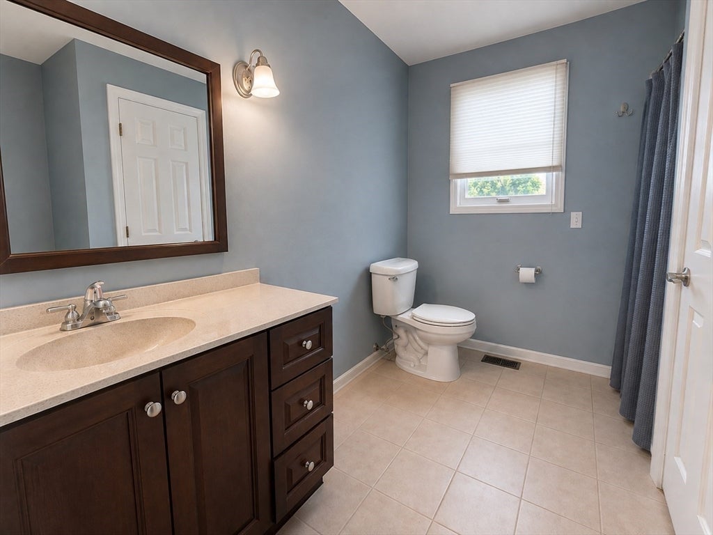 24 Montclair St, Chicopee, MA, 24 Montclair St, Chicopee, MA Photo #11