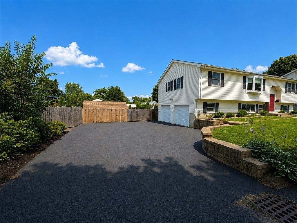 24 Montclair St, Chicopee, MA, 24 Montclair St, Chicopee, MA Photo #2