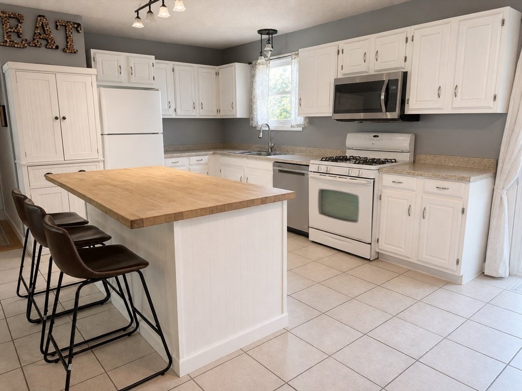 24 Montclair St, Chicopee, MA, 24 Montclair St, Chicopee, MA Photo #7