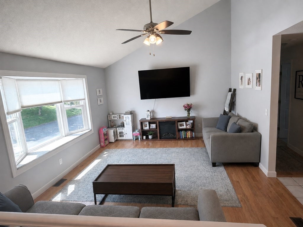 24 Montclair St, Chicopee, MA, 24 Montclair St, Chicopee, MA Photo #4