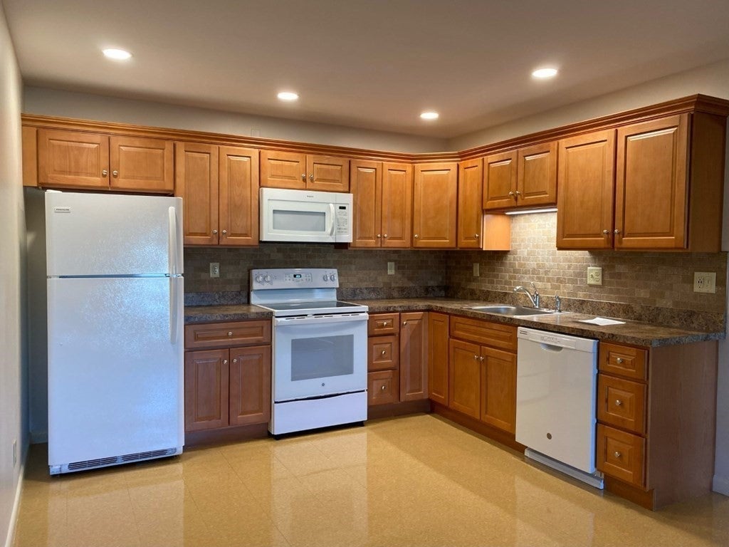 Click for 8 Chauncy ST #49, Weymouth, MA slideshow