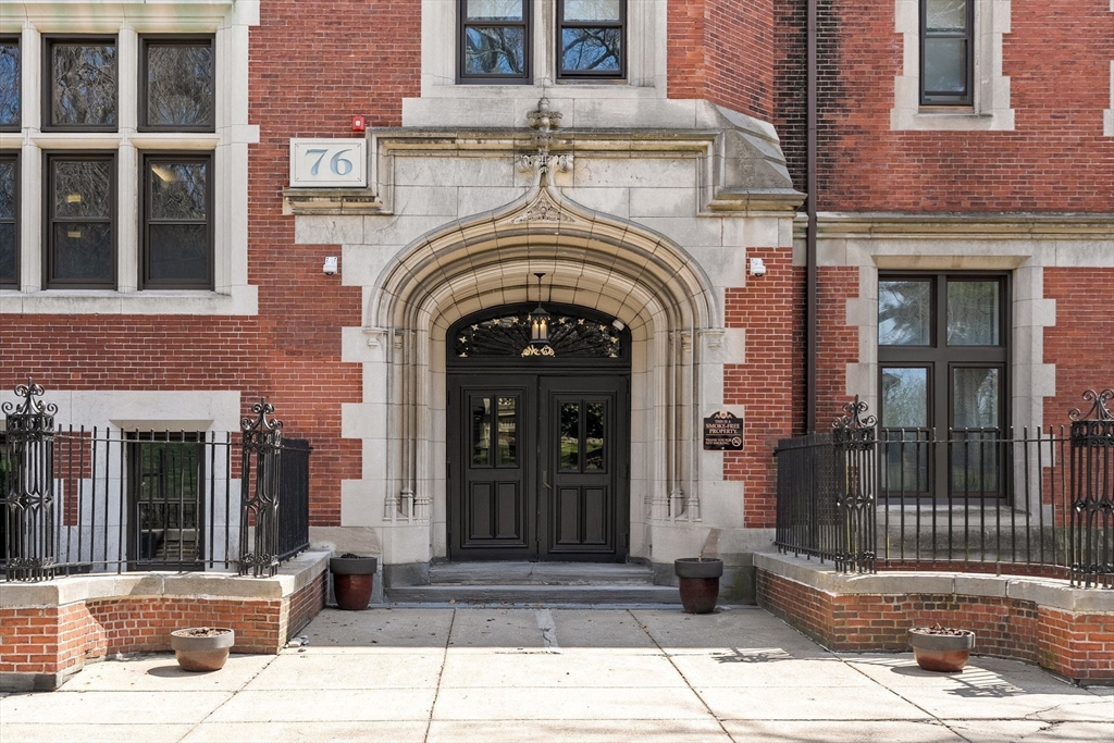 76 Elm Street PH 404