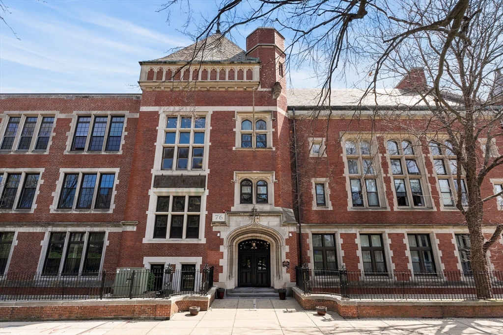 76 Elm Street PH 404