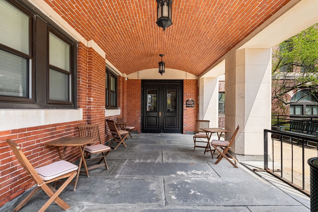 76 Elm Street PH 404