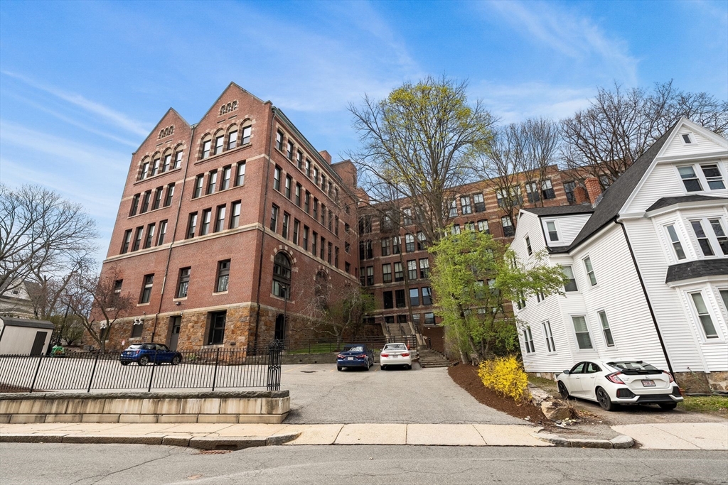 76 Elm Street PH 404