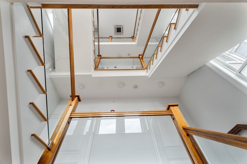214-216 E Eagle St 3