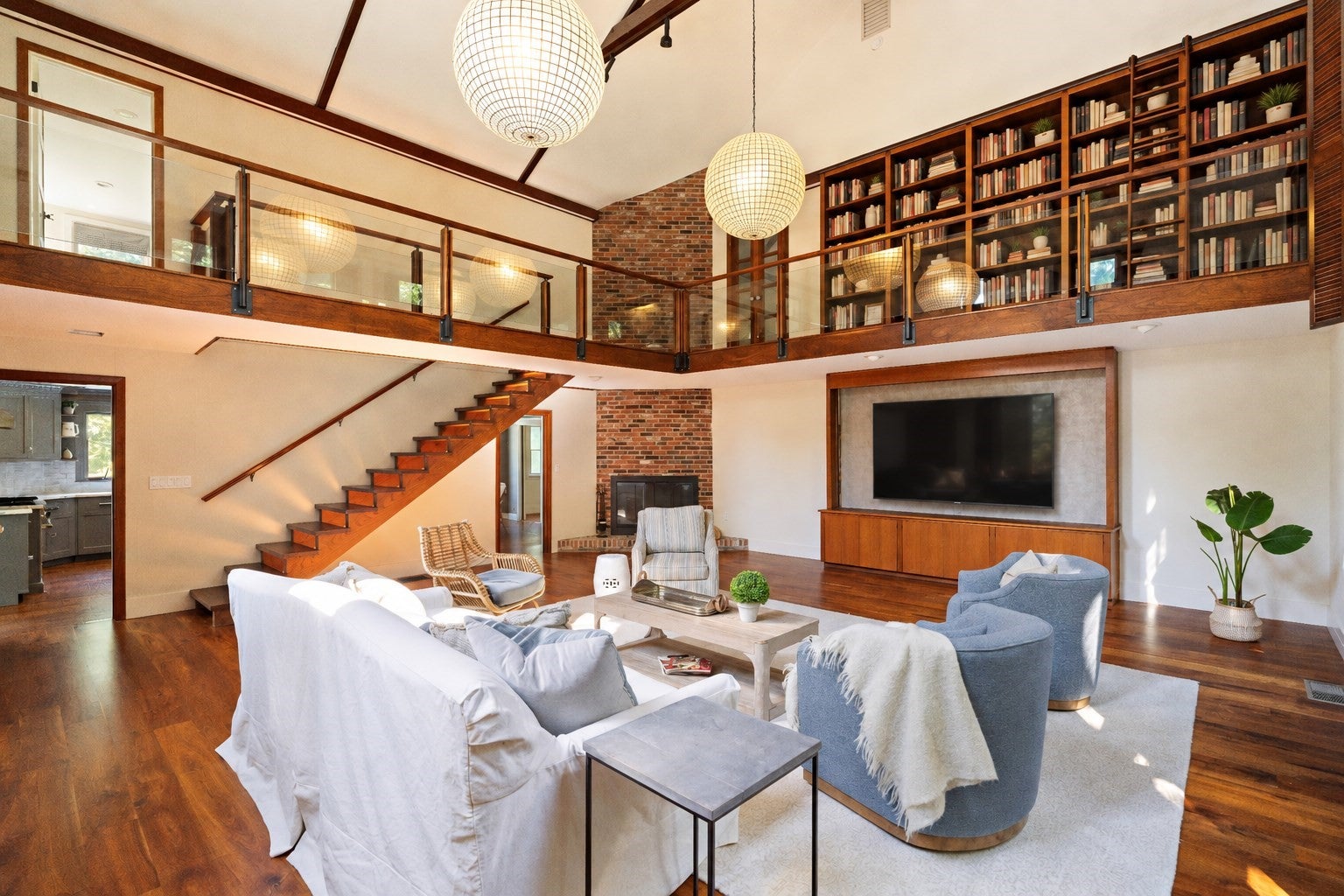8&10 Evergreen Ln