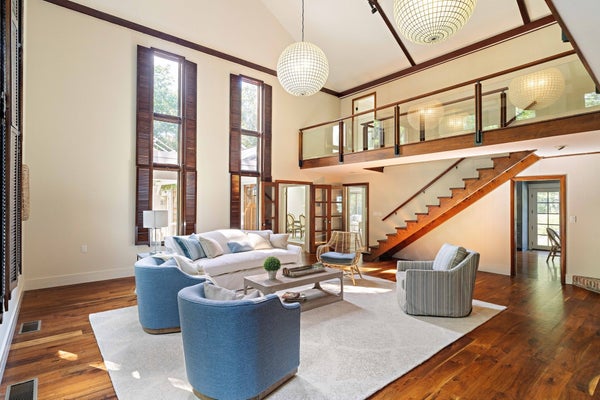 8 EVERGREEN LN, HINGHAM, MA 02043 - Image f90ed1fd037cd4895923f503e2df4e53/410792534