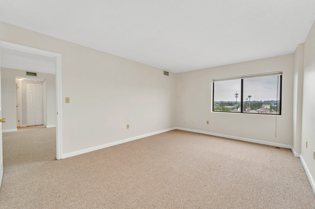 200 Locust 3-606