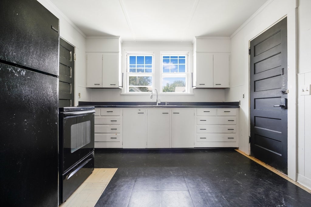 692 Walnut St, Fall River, MA Photo #23