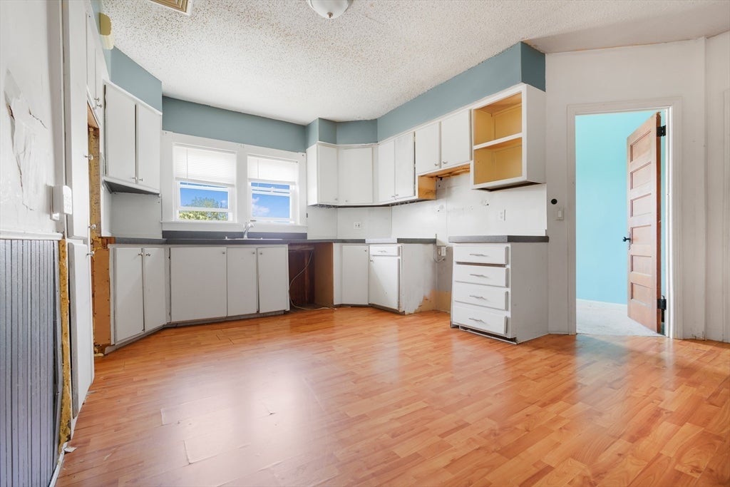 692 Walnut St, Fall River, MA Photo #32